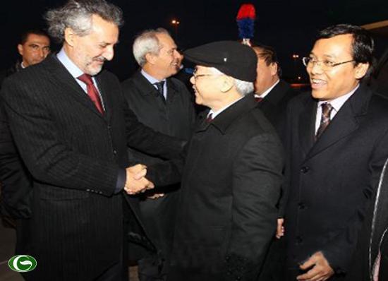 ທ່ານເລຂາທິການໃຫຍ່ ຫງວຽນຟຸຈ້ອງ ເລີ່ມຕົ້ນການຢ້ຽມຢາມ ອີຕາລີ